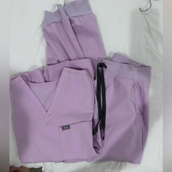 FIGS SCRUB SET - Picture 2 of 4